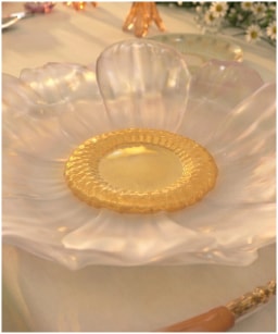 Daum, Or d’Abeille Dinnerware, Medium presentation flower