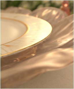 Daum, Or d'Abeille Tableware, Set of 2 dinner plates