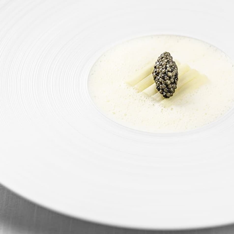 J.L Coquet, Hémisphère White Satin, Asian plate