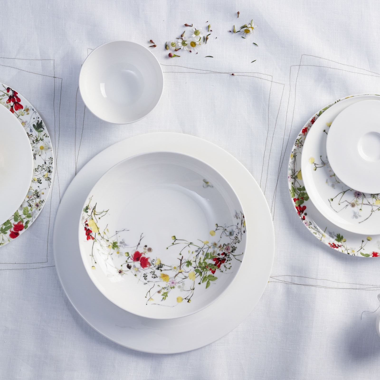 Rosenthal, Brillance Fleurs Sauvages, Set of 4 rim and coupe plates