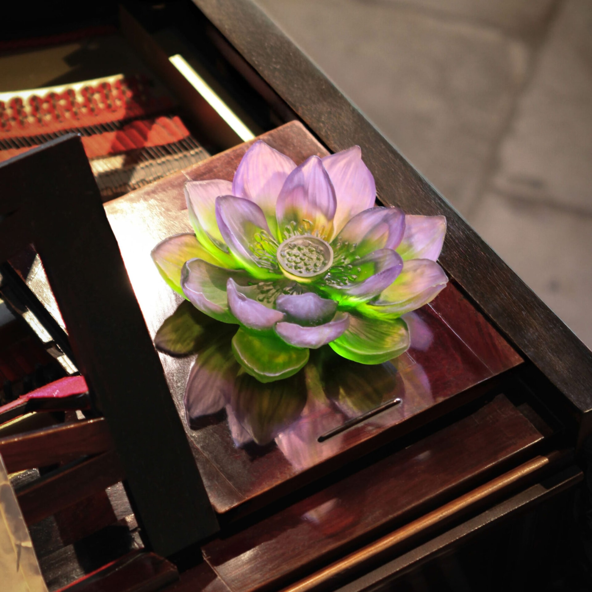 Daum, Jardin de Lotus, Decorative flower, green pink