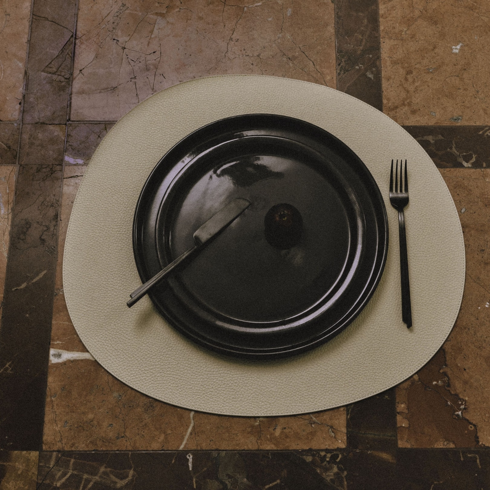 Giobagnara, Maris placemats and coasters by Kelly Wearstler, Round placemat, ivory