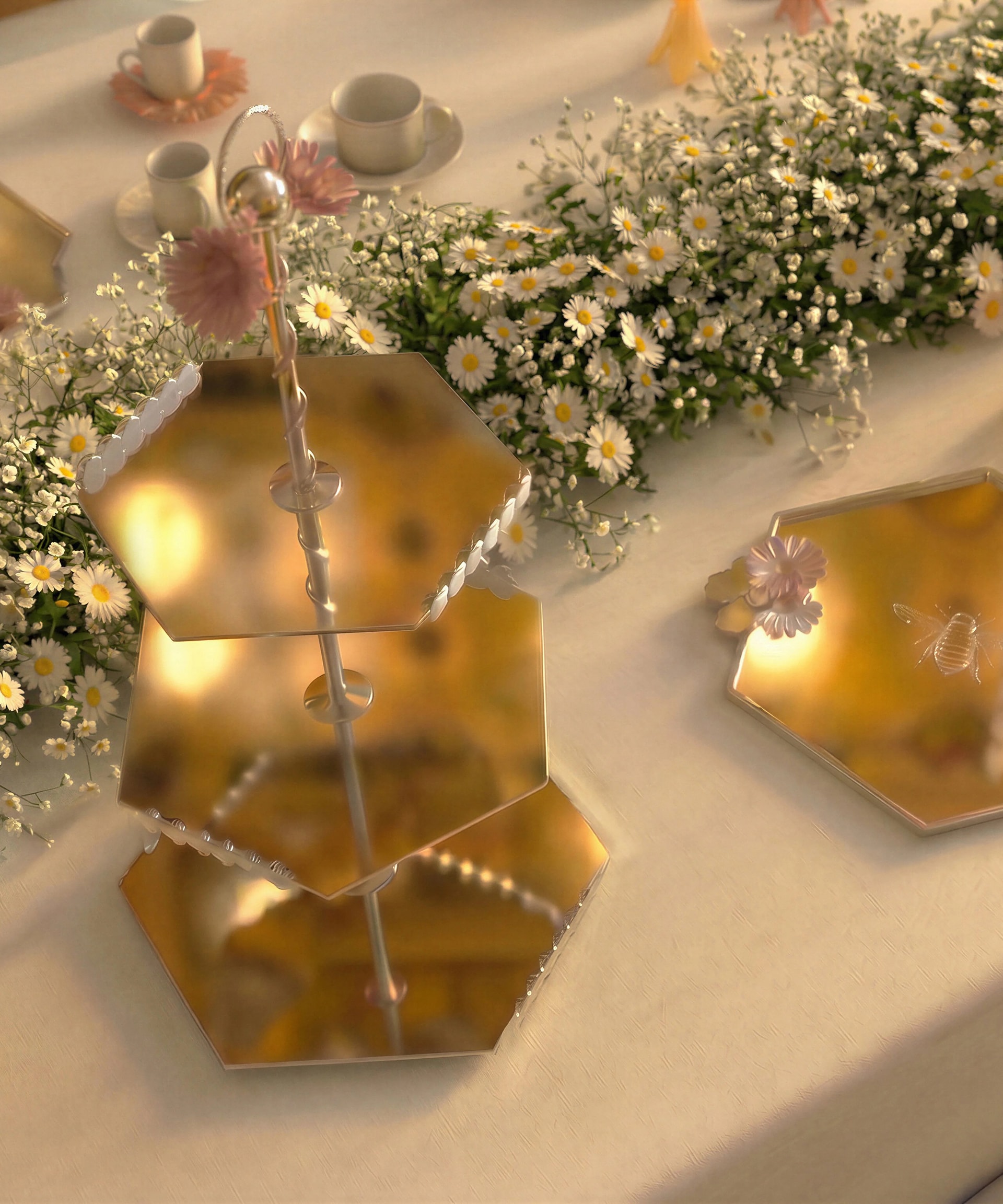 Daum, Or d'Abeille Tableware, 3 tiers stand