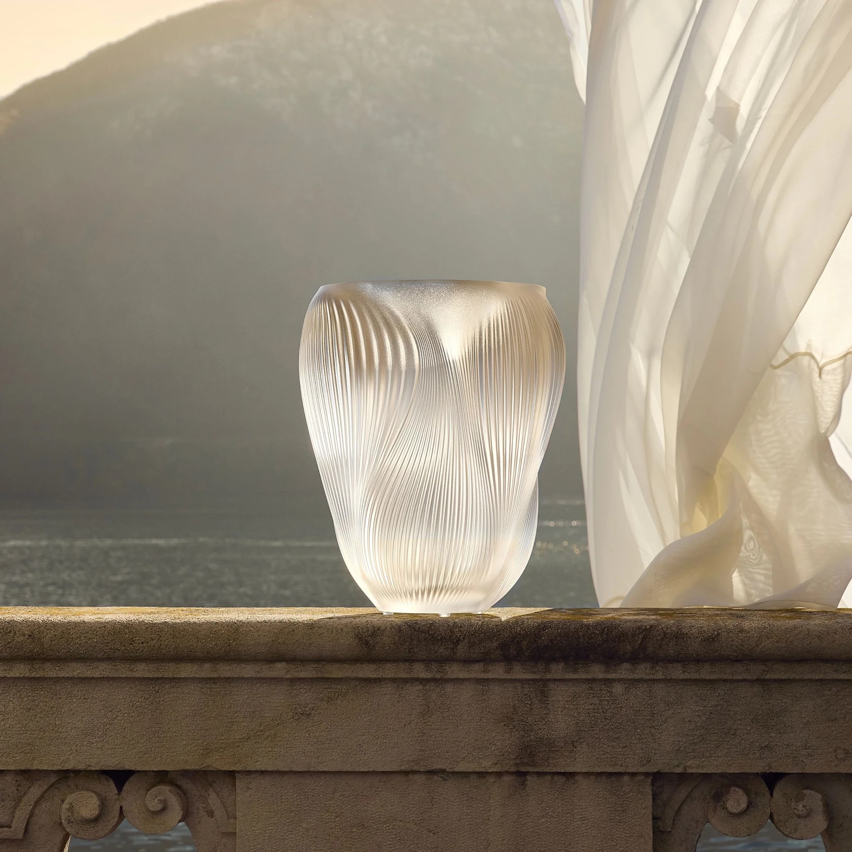 Lalique, Air Alizé, Large vase, clear