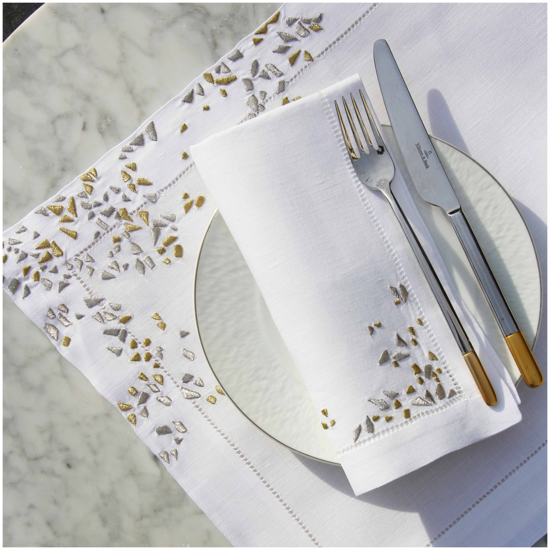 Valombreuse, Fragments table linen, Placemat and napkin set, gold and silver