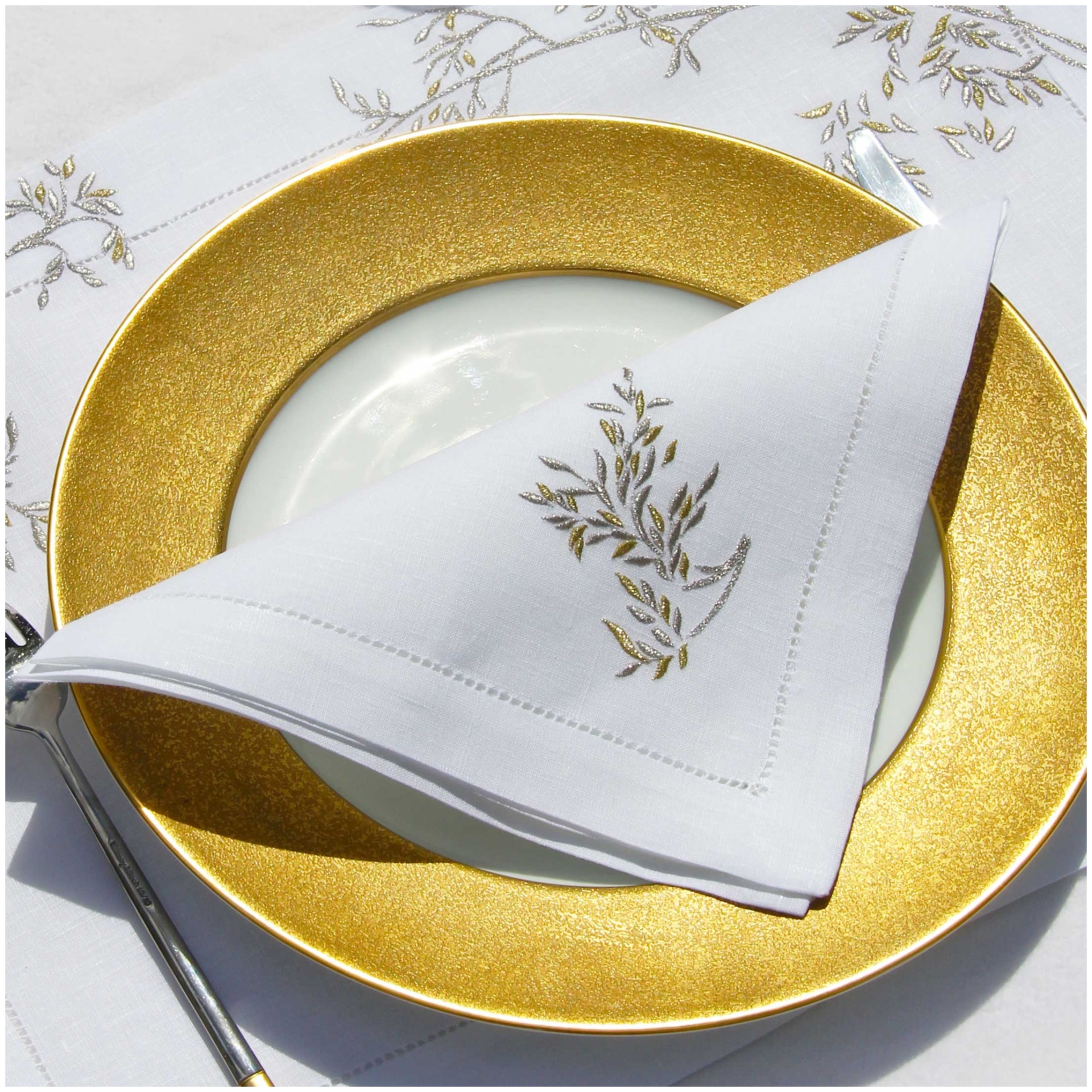 Valombreuse, Nagoya table linen, Napkins, gold and silver