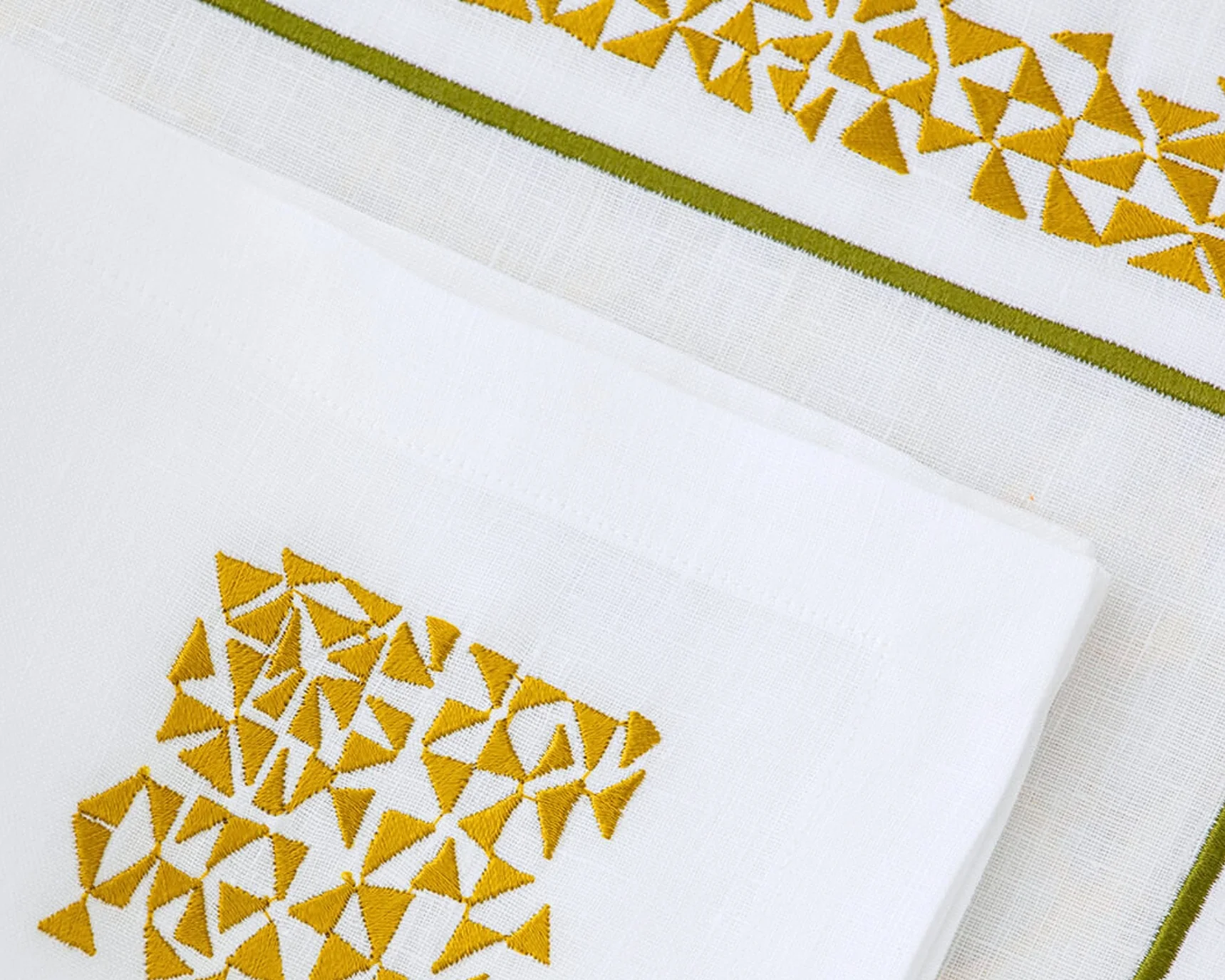 Masai table set, Olive Masai table set, Olive