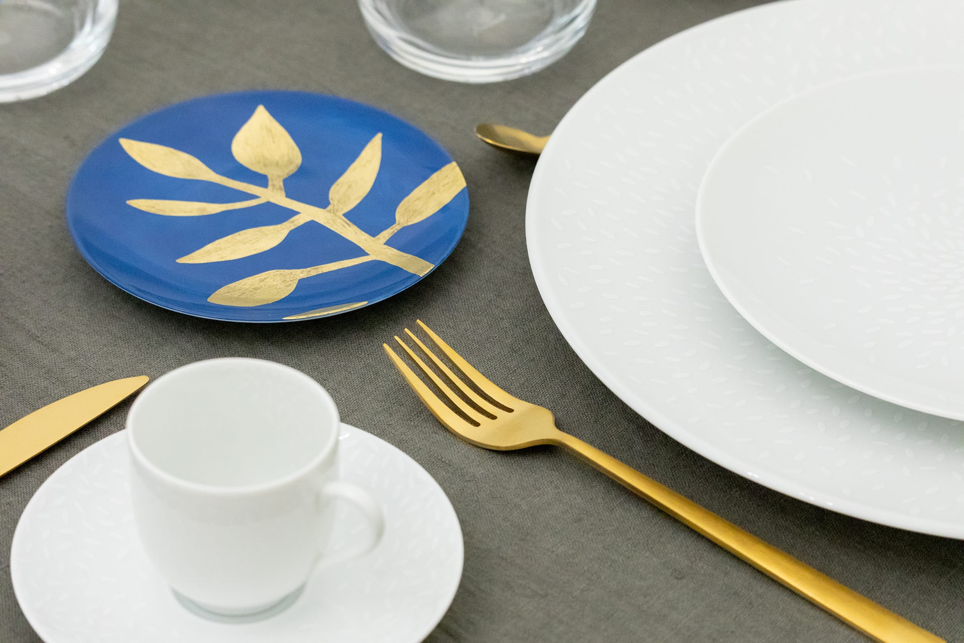Robert Haviland & C. Parlon, Daphne Colors, Dinner plate