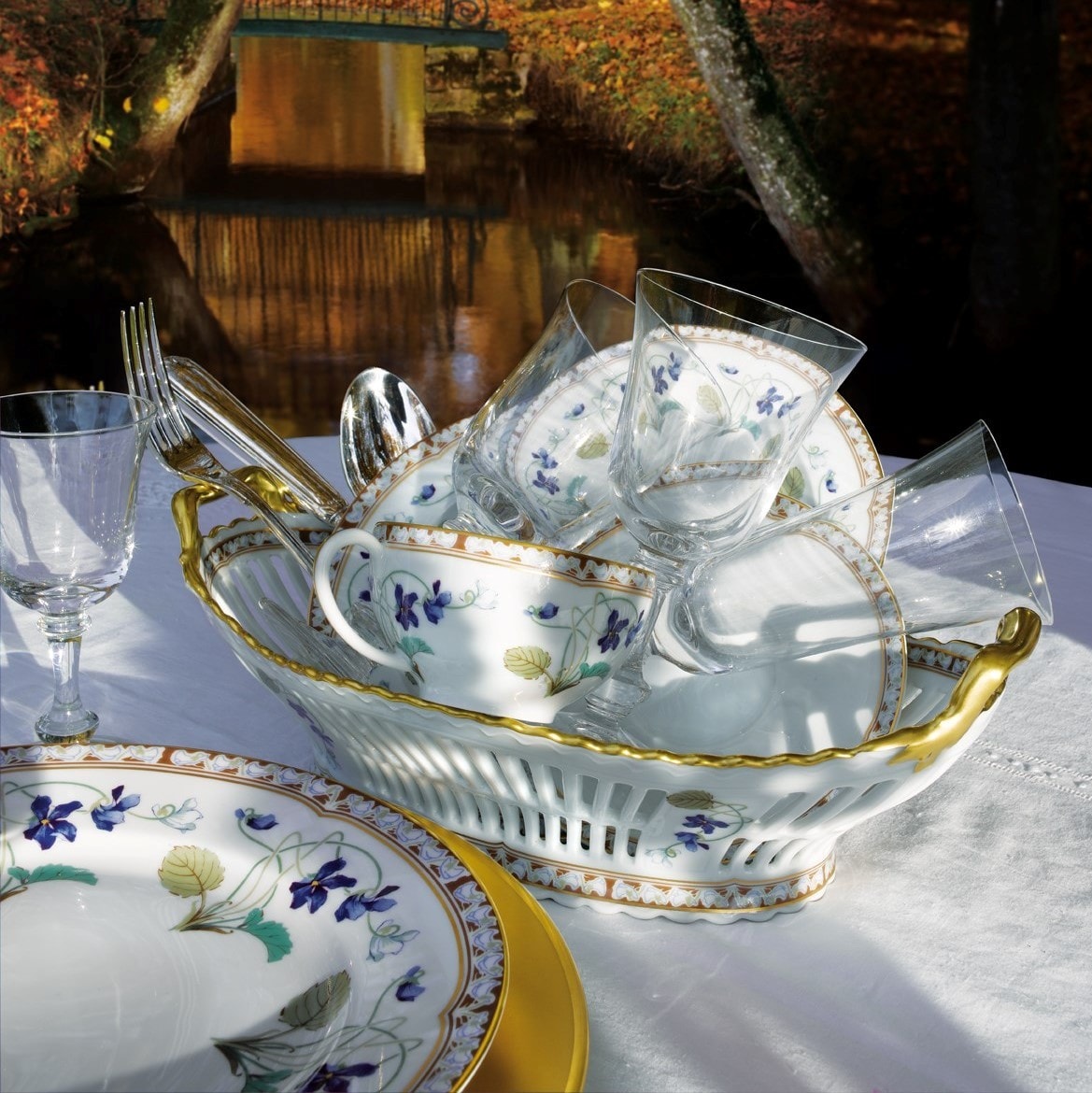 Haviland, Impératrice Eugénie, Soy bowl