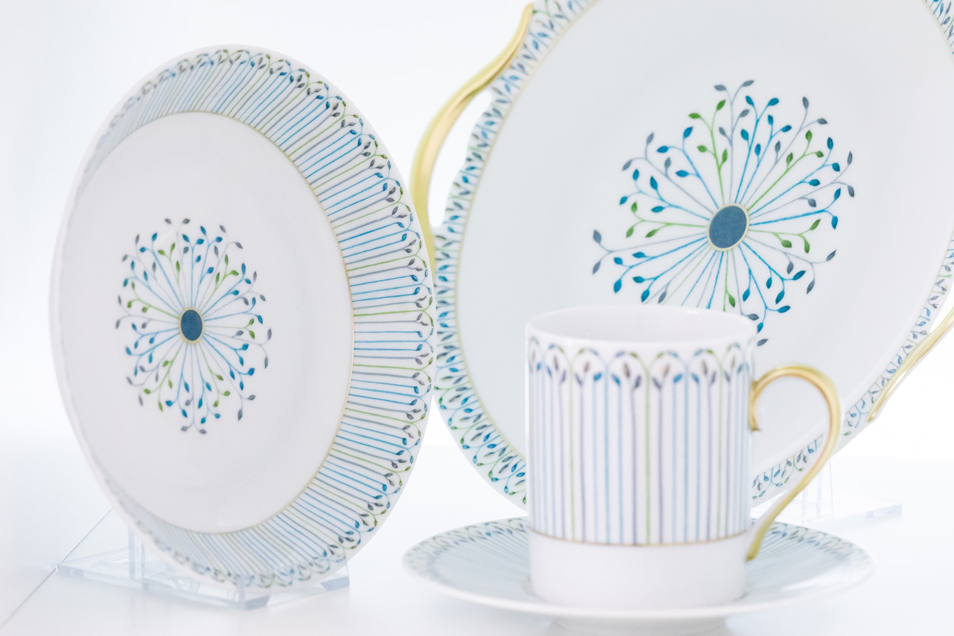 Robert Haviland & C. Parlon, Jardin de louise, Round cake dish with handle
