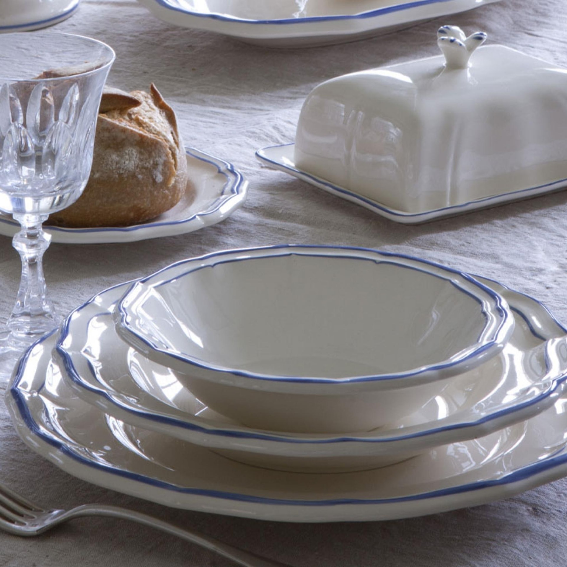 Gien, Filet Bleu, Sugar bowl